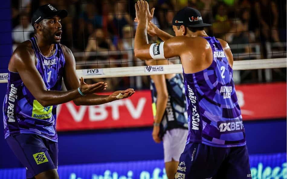 Evandro e Arthur Lanci no Elite 16 de João Pessoa (Foto: Volleyball World)