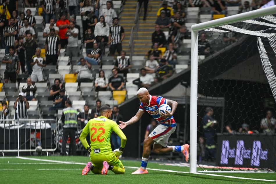 Éverson lamenta gol sofrido pelo Atlético