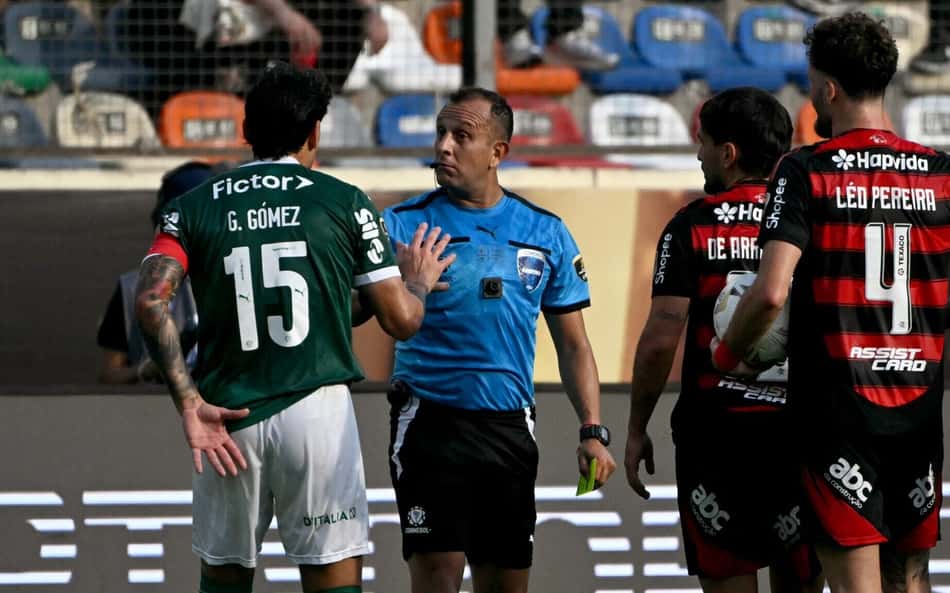 Leitura labial revela tensão de Pulgar em polêmica de Flamengo x Palmeiras