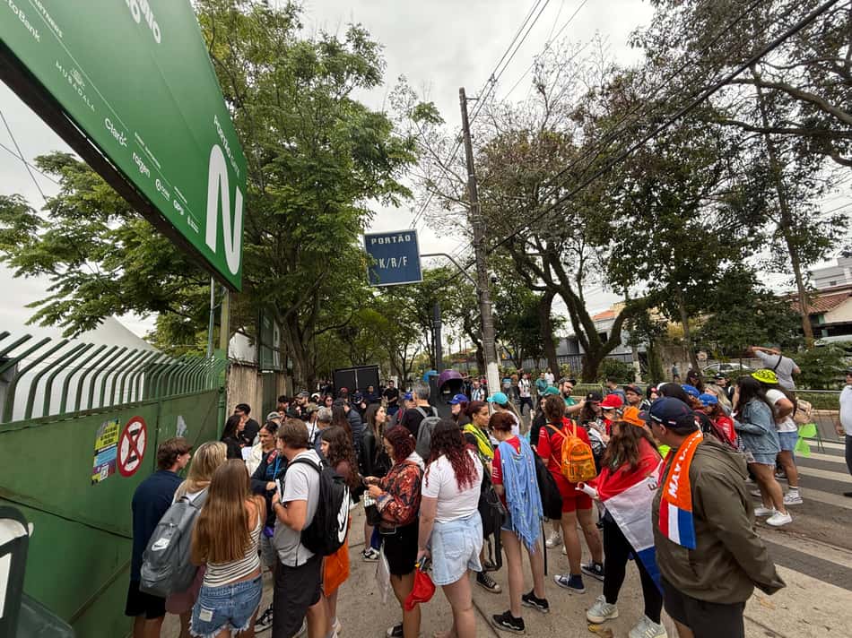 Filas intensas nos arredores de Interlagos para o treino livre do GP de São Paulo na F1 2025 (Foto: Beatriz Pinheiro/Lance!)