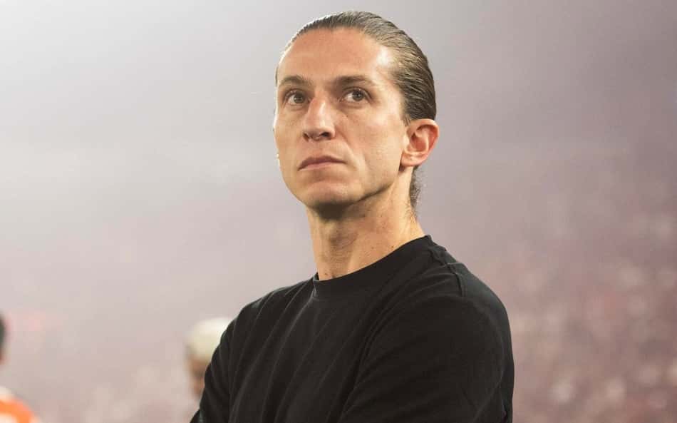 Filipe Luís promove mudanças na escalação do Flamengo diante do Santos