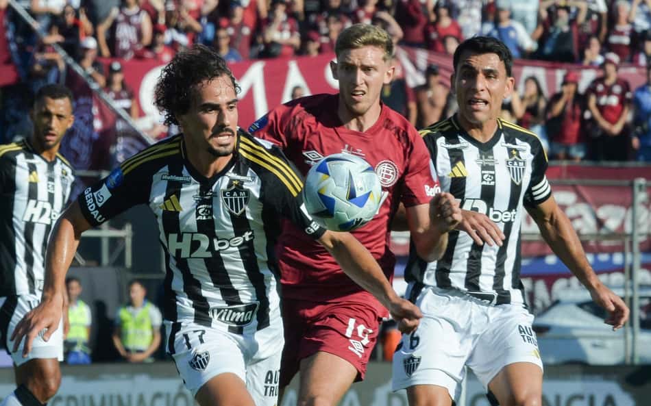 Torcedores reagem a lance de ataque em Lanús x Atlético-MG: 'Merecia'