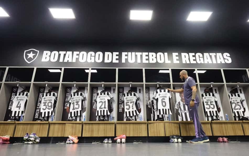 Botafogo tem retornos importantes no time titular contra o Vasco; veja escalação