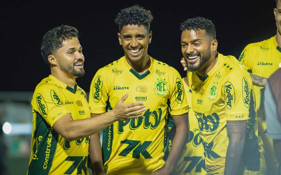 Gol de ex-Flamengo em Mirassol x Palmeiras enlouquece torcedores
