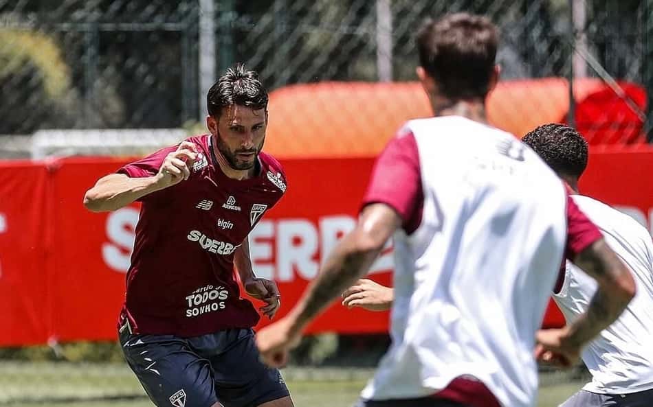 Calleri vai a campo em reapresentação do São Paulo