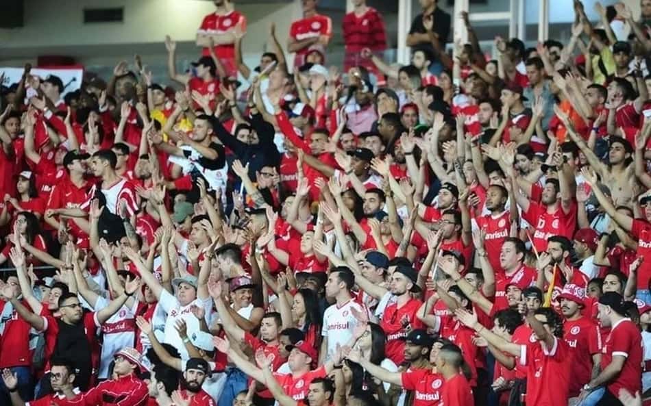 Primeira camisa do Internacional; relembre o uniforme