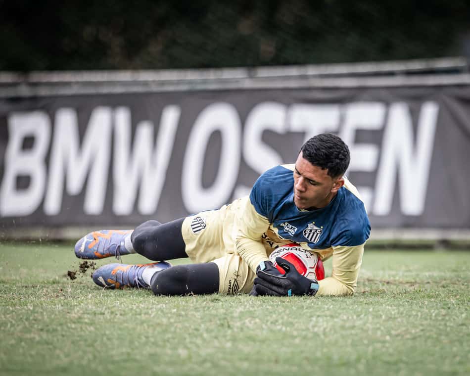 João Pedro é goleiro do Santos (Foto: Raul Baretta/ Santos FC)