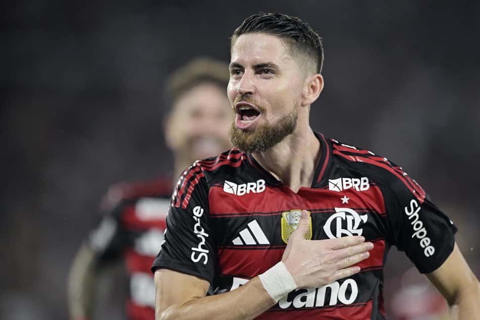 Jorginho jogador do Flamengo comemora seu gol durante partida contra o Bragantino no estadio Maracana pelo campeonato Brasileiro A 2025. (Alexandre Loureiro/Agif/Gazeta Press)