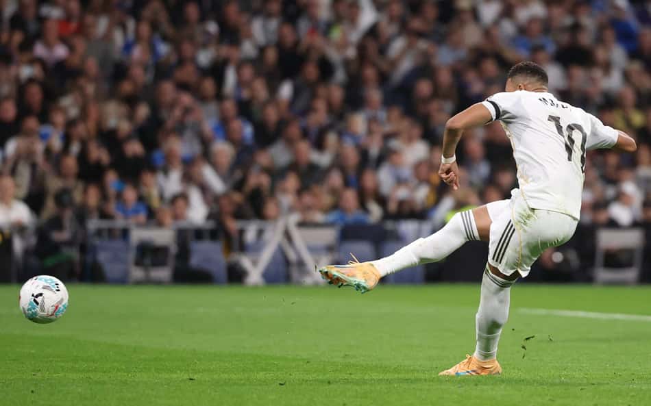 Quem tem melhor aproveitamento em pênaltis no Real Madrid: Mbappé ou Vini Jr?