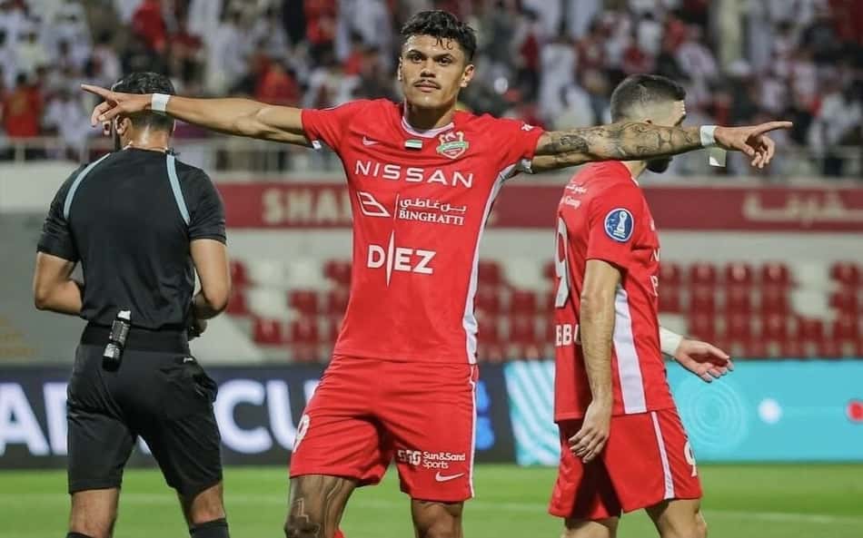 Matheusão comemora gol na vitória do Shabab Al-Ahli sobre o Al-Nasr, pela Copa da Liga dos Emirados
