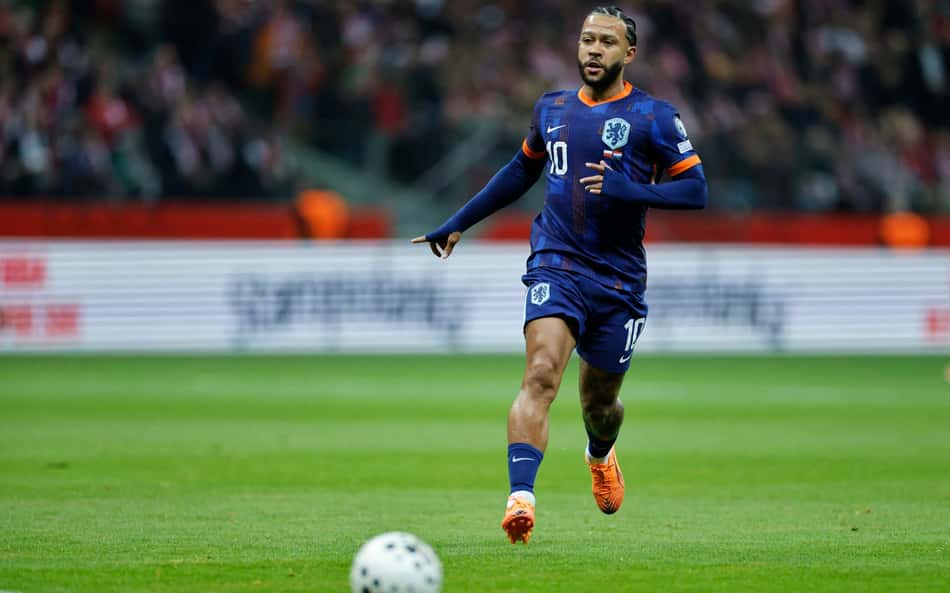 Técnico de Memphis Depay critica atuação: 'Foi terrível'