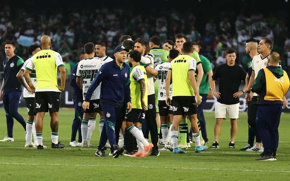 Mozart valoriza acesso do Coritiba e cita Ancelotti para minimizar críticas