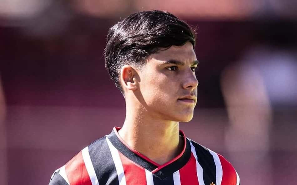São Paulo pode ter novidade entre os relacionados contra o Corinthians