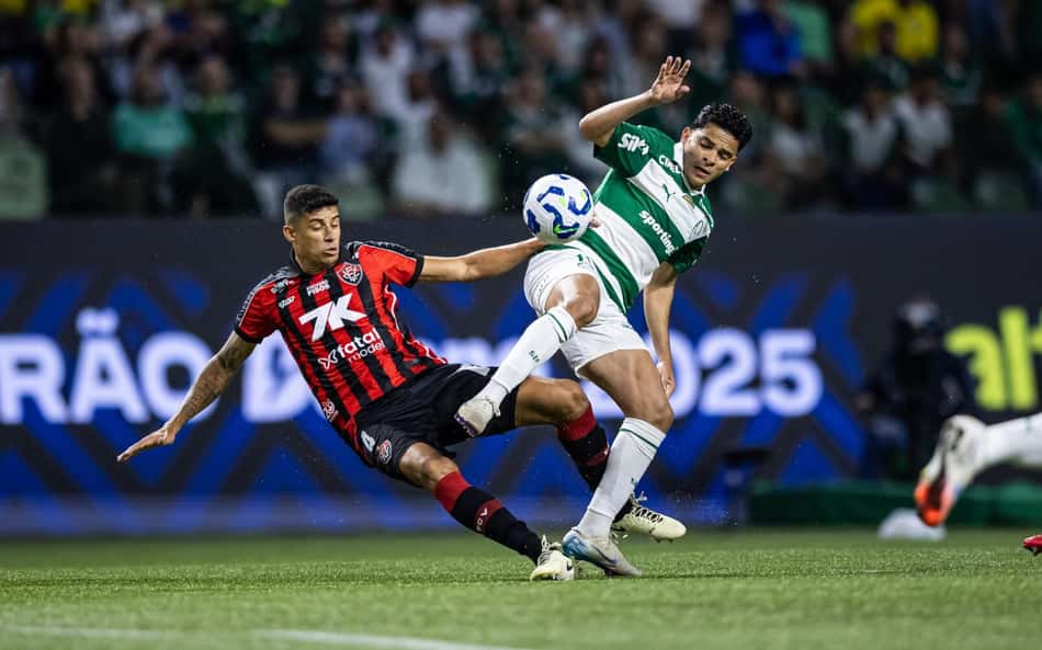 Jornalista faz alerta ao Palmeiras após empate com Vitória: 'Difícil acreditar'