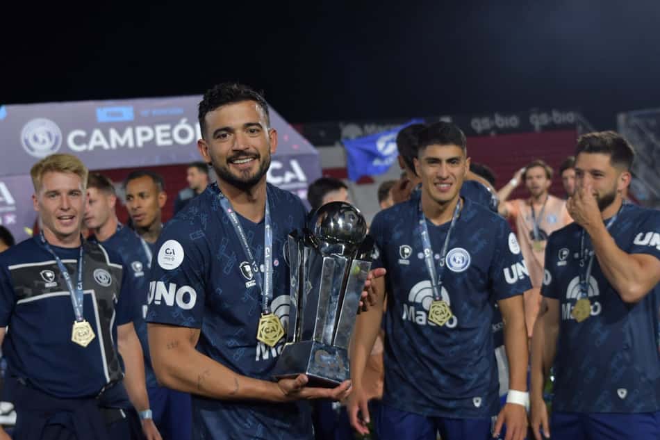 Pipe, do Independiente Rivadavia, comemorando a Copa da Argentina (Foto: Reprodução)