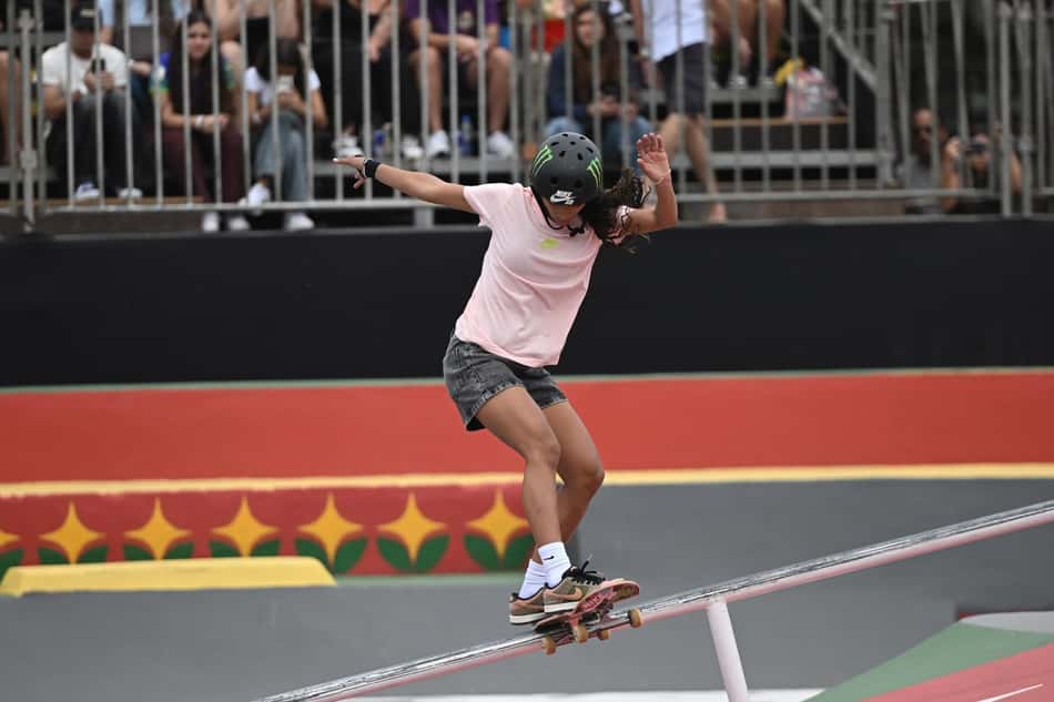 Rayssa Leal faz manobra durante o STU Pro Tour do Rio
