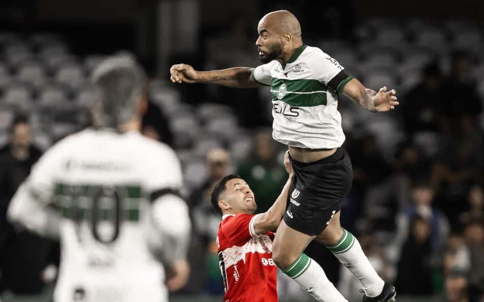 Série B: zagueiro experiente é surpresa em jogo do Coritiba e recebe elogios