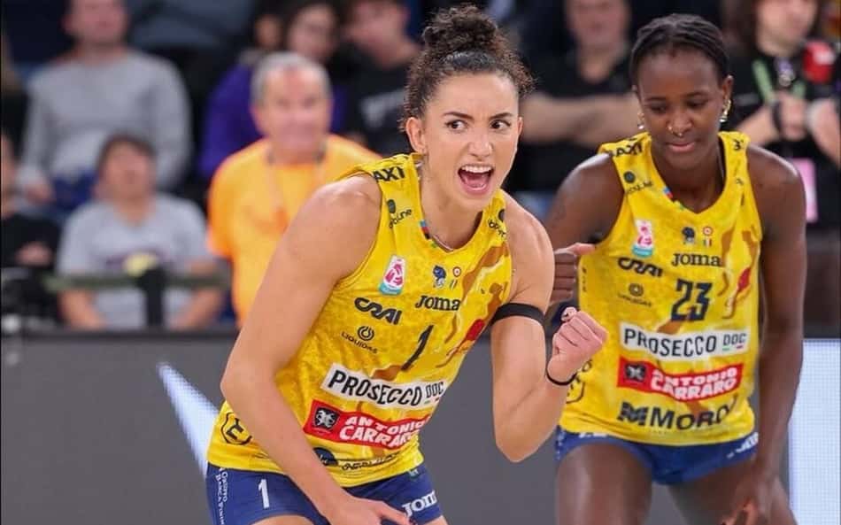 Gabi Guimarães e Rosamaria são destaque do vôlei internacional na rodada