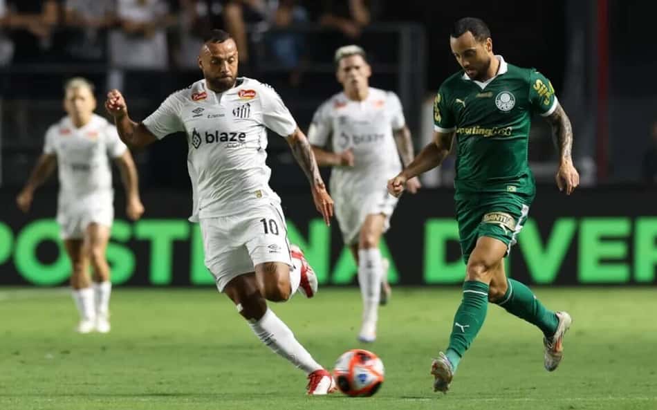 Em momentos distintos, Santos e Palmeiras se enfrentam pelo Campeonato Brasileiro