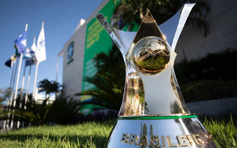 Taça do Brasileirão será entregue ao Flamengo em caso de título contra o Ceará; entenda