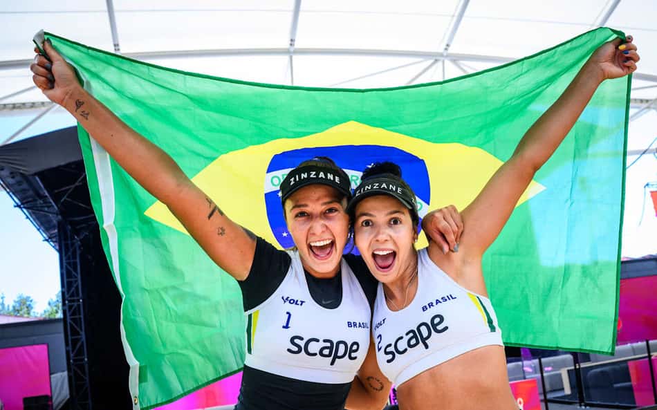 Thâmela e Vic nas semis do Mundial de Vôlei de Praia 2025 (Foto: Volleyball Word)