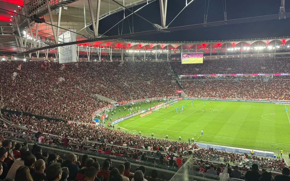 Torcida do Flamengo 'estoura' contagem de decibéis contra o Santos em ação de patrocinadora