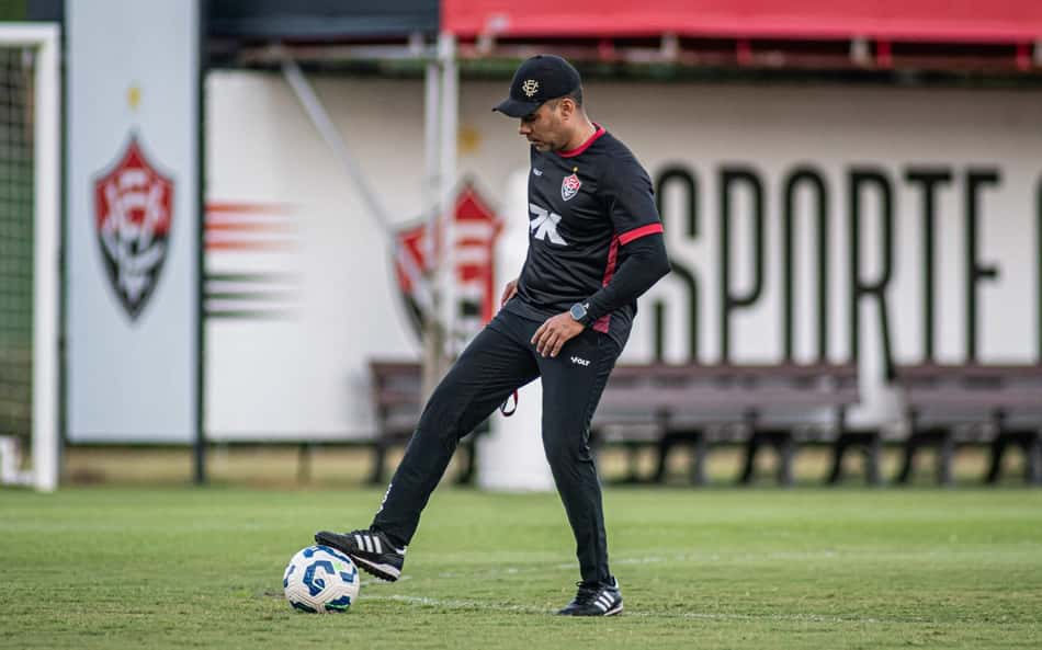 Jair Ventura em treino do Vitória (Foto: Victor Ferreira / EC Vitória)