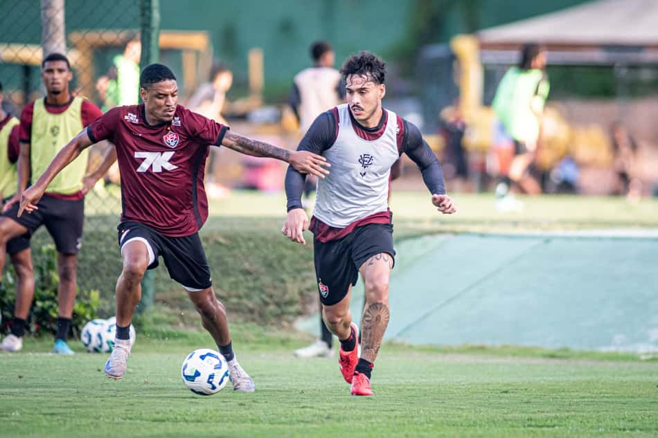 Lucas Halter em treino do Vitória (Foto: Victor Ferreira / EC Vitória)