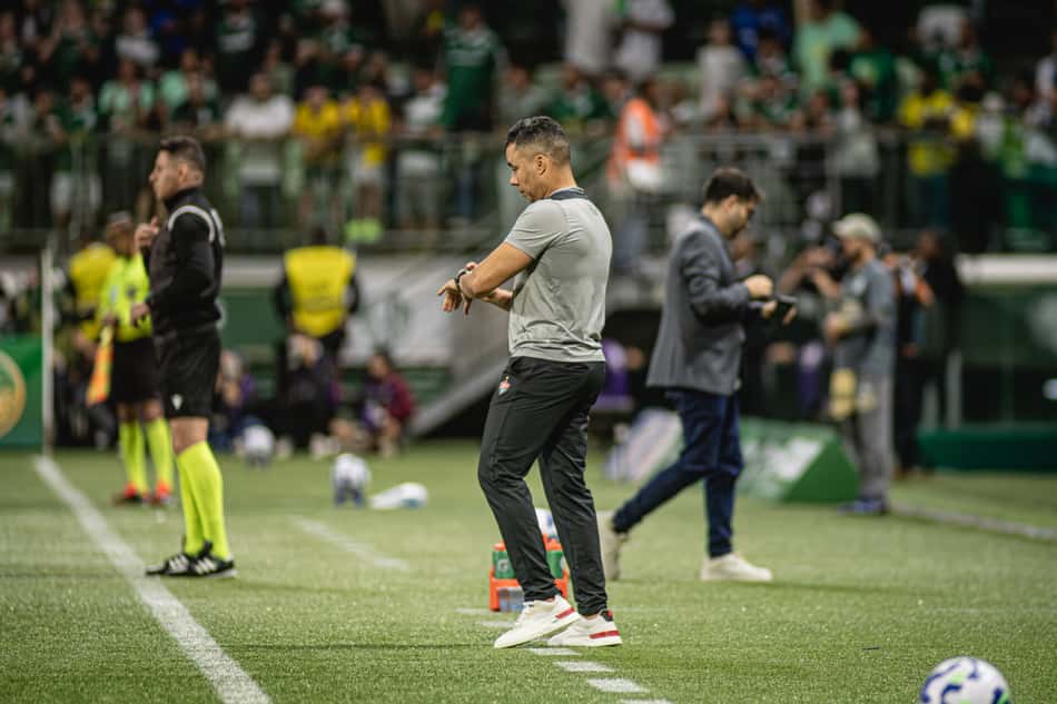 Jair Ventura comanda o Vitória no Allianz Parque (Foto: Victor Ferreira / EC Vitória)