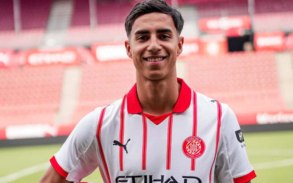 Ex-Palmeiras Vitor Reis brilha, e internautas vão à loucura: 'Novo Thiago Silva'