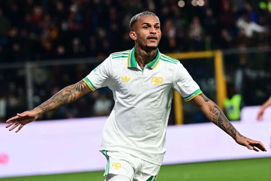 Wesley, improvisado na lateral esquerda, destacou-se na partida e foi eleito o melhor jogador em campo.
