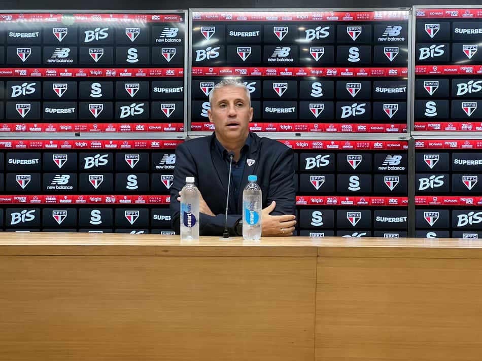 Coletiva de Hernán Crespo após São Paulo e RB Bragantino, na Vila Belmiro