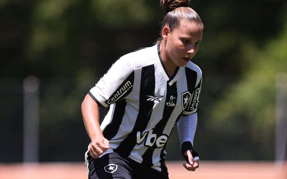 Meia do Botafogo faz balanço da temporada: 'Muito bem sucedida'