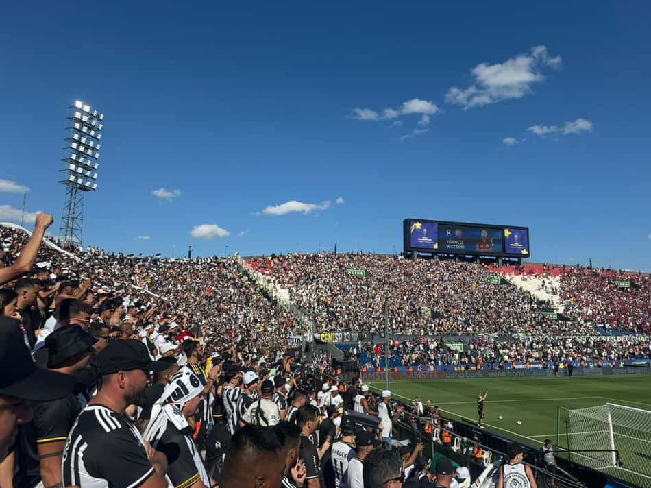 Torcida do Atlético-MG no Defensores del Chaco