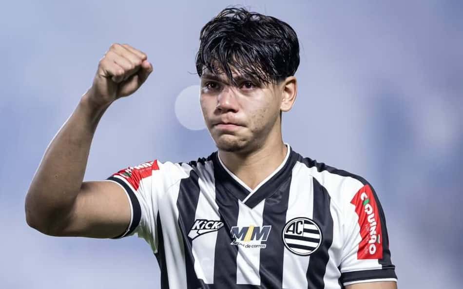 Zagueiro teve boa atuação no jogo em que garantiu a permanência do clube mineiro na Série B de 2026 (Foto: Divulgação)