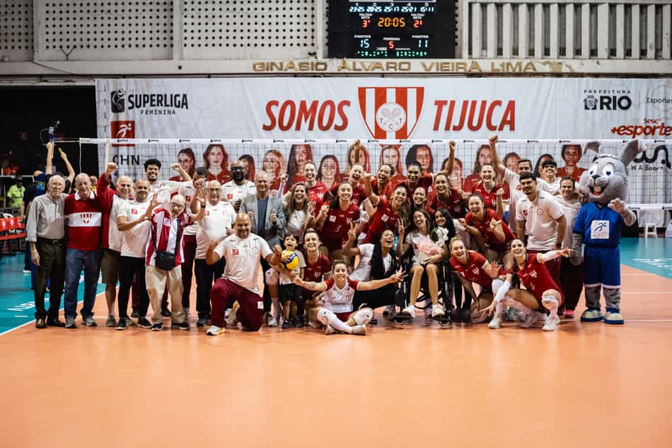 Julia Azevedo é homenageada pelo Tijuca Tênis Clube (Foto: Thiago Mendes/Tijuca)
