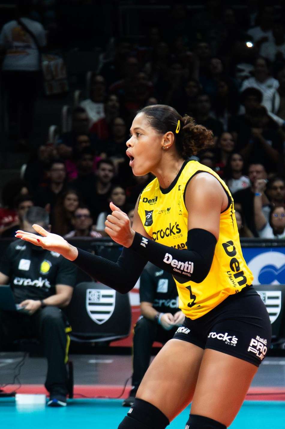 Adenízia em ação contra o Sesc RJ Flamengo na Superliga 25/26 (Foto: Amadeus Galiotto)