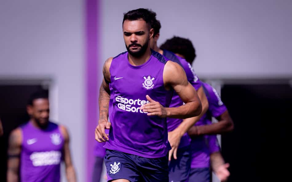 Raniele sofre lesão e vira desfalque no Corinthians