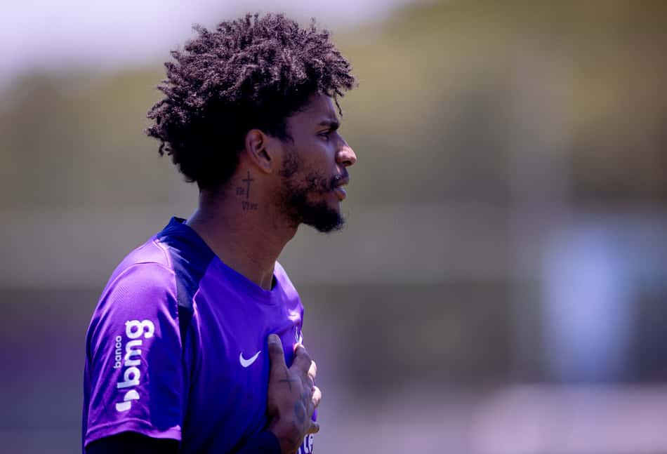 Hugo Souza deve ser novidade no Corinthians para o duelo com o Botafogo