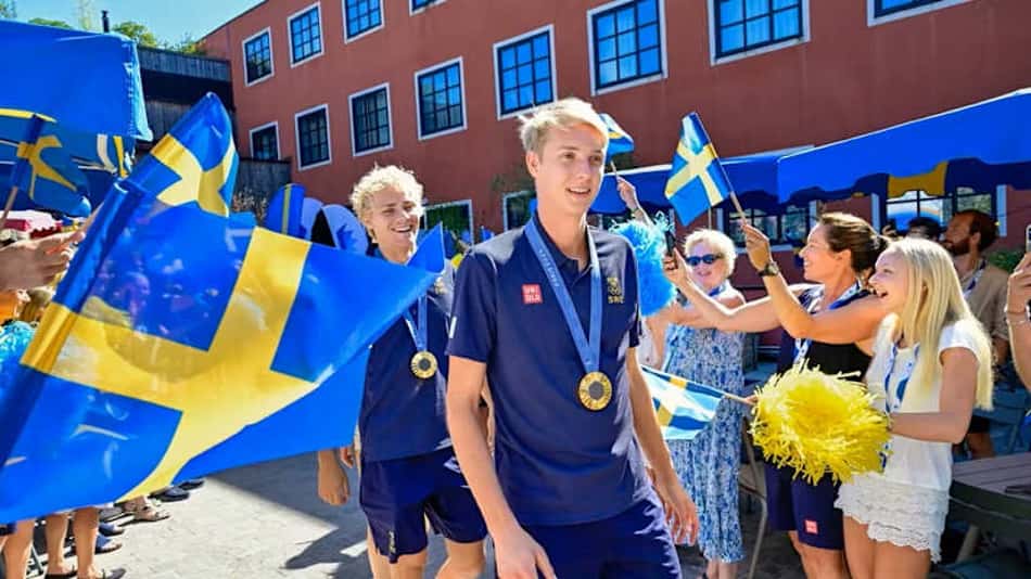 Åhman e Hellvig são recebidos na Suécia após ouro olímpico (Foto: Divulgação/ FIVB)