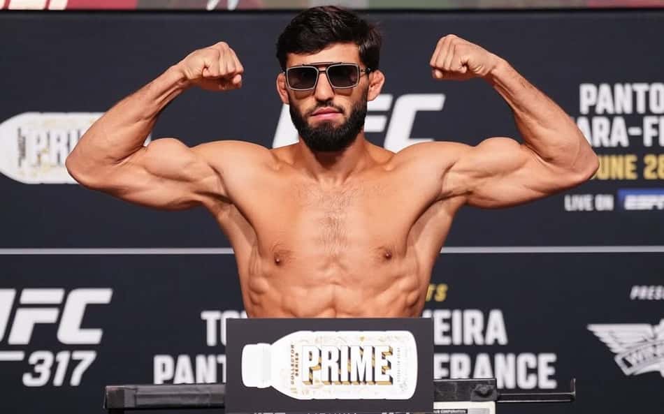 Arman Tsakuryan é lutador peso-leve do UFC (Foto: Reprodução/Instagram: @arm_011)