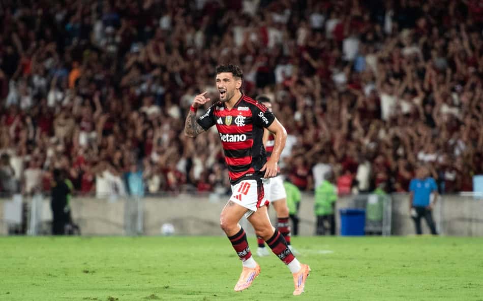 Reação de jogador do Flamengo com golaço de Arrascaeta viraliza: 'Até ele'