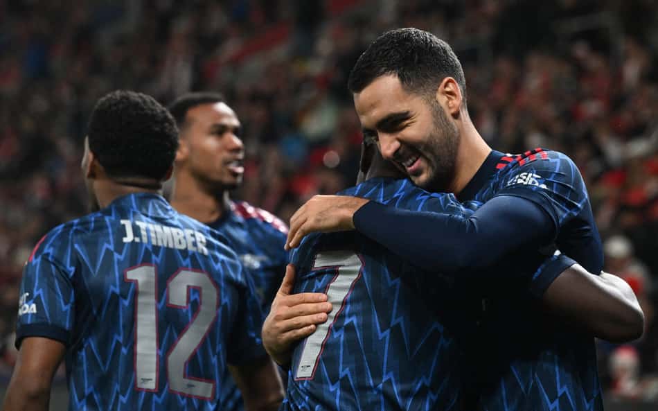 Arsenal bate Slavia Praga e mantém 100% de aproveitamento na Champions