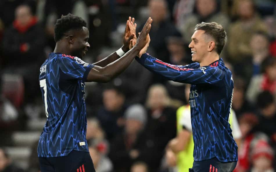 Pela Premier League, Sunderland e Arsenal empataram por 2 a 2 (Foto: Oli SCARFF / AFP)