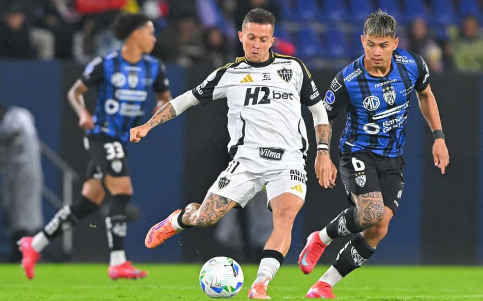 Bernard, do Atlético-MG, no jogo contra o Independiente del Valle. em Quito, pela semifinal da Sul-Americana