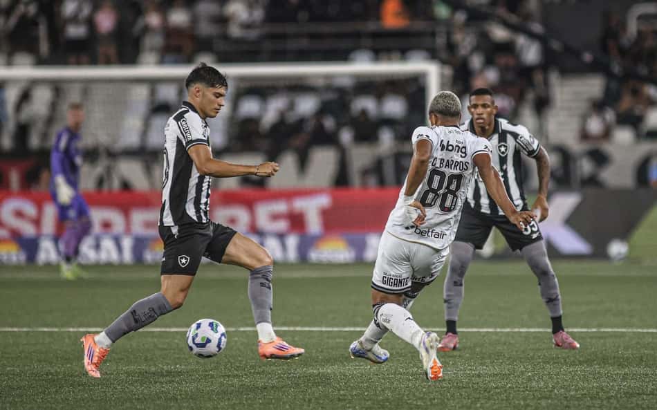 Atitude de jogador do Botafogo contra o Vasco revolta torcedores: 'Inacreditável'