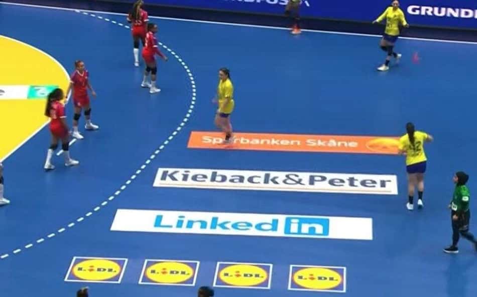 Brasil estreia com a 'mão direita' e atropela no Mundial de handebol