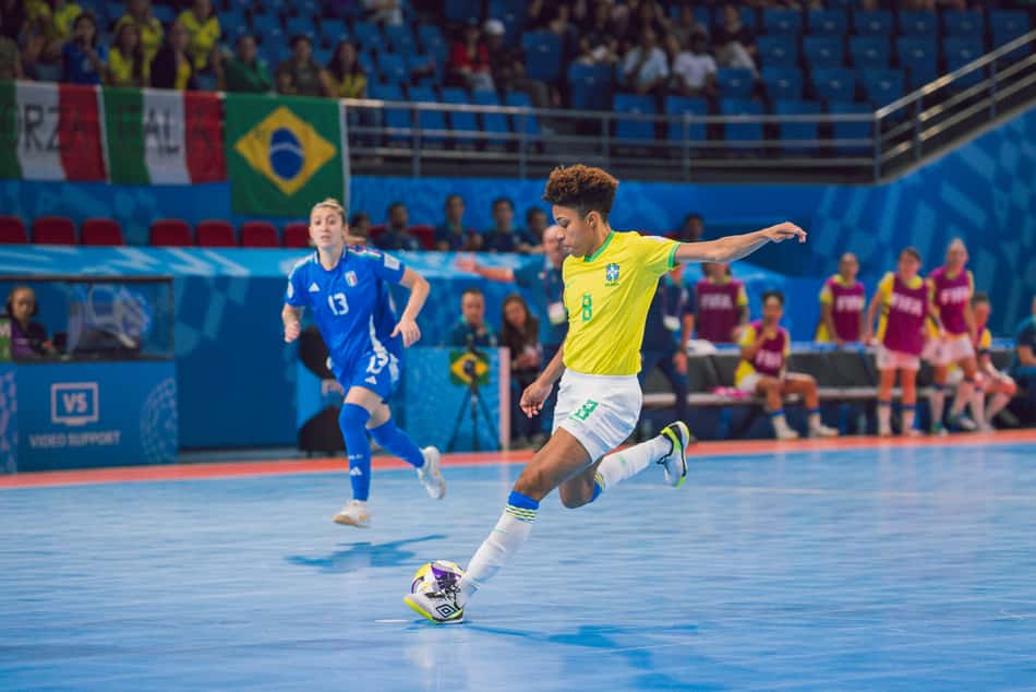 Brasil goleou a Itália por 6 a 1 pela Copa do Mundo de Futsal (Foto: Fabio Souza/CBF)
