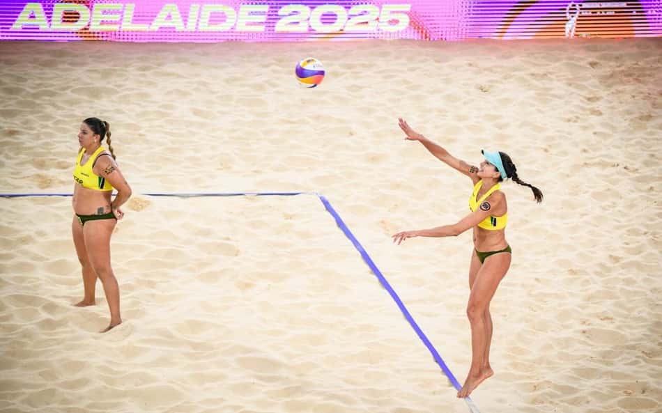 Veja lances de Carol/Rebecca x Davidova/Khmil no Mundial de Vôlei de Praia
