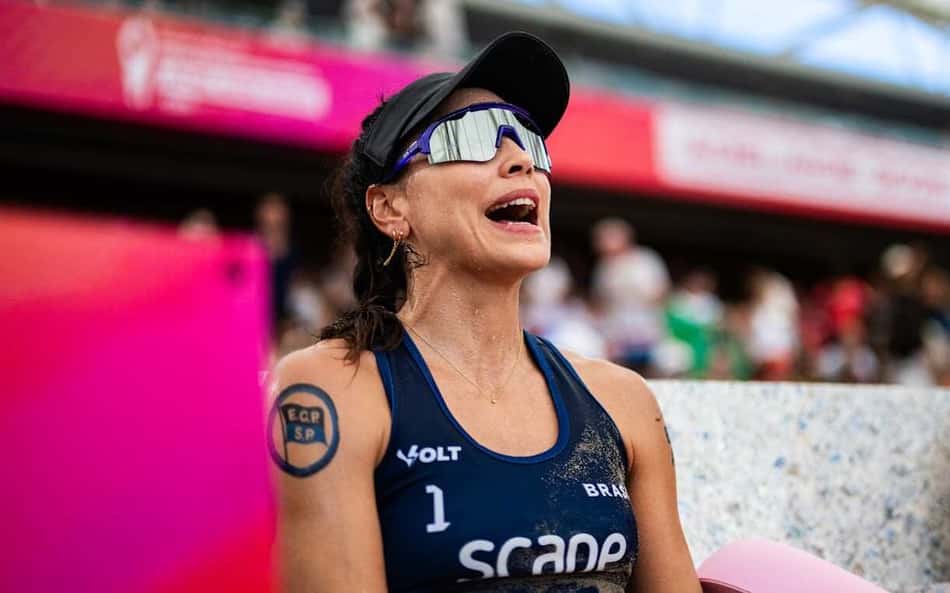 Ao lado de Rebecca, Carol Solberg conquista o bronze no Mundial de Vôlei de Praia 2025 (Foto: Volleyball World)